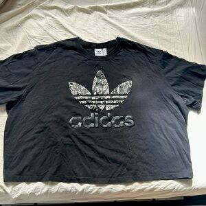 Adidas T-Shirt in Black 
Size 2X